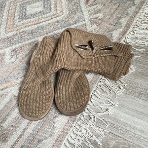 Tan knitted Bearpaw boots